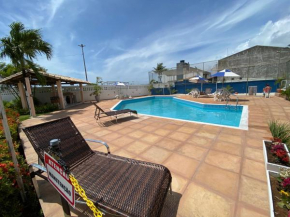 Village (Kitnet) com piscina, à 400mts da Praia.